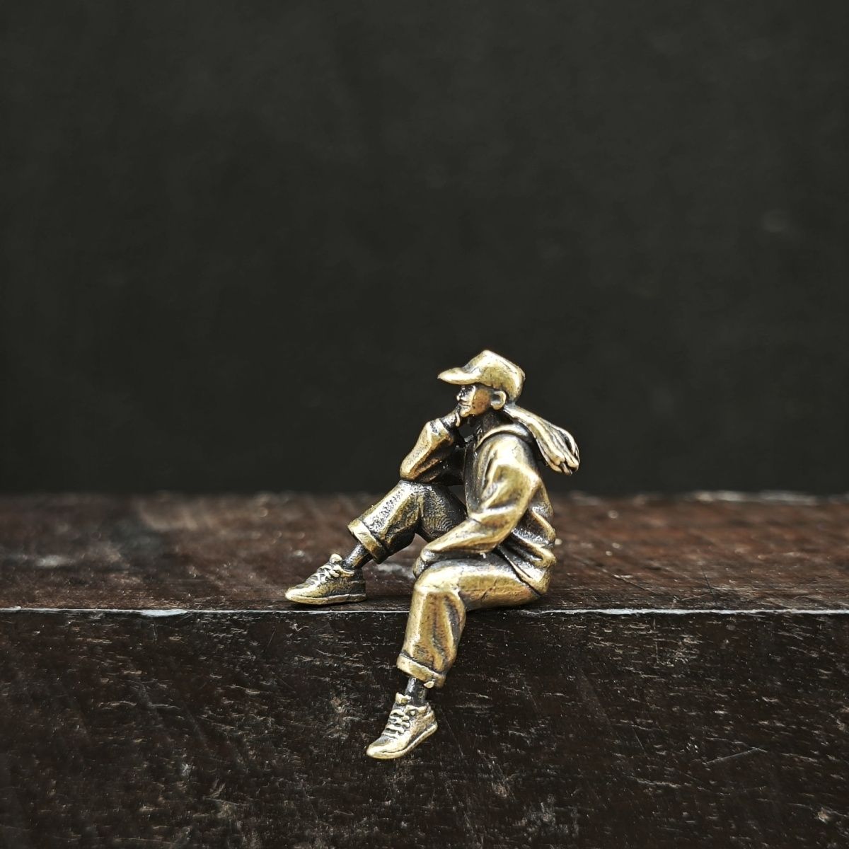 Brass Miniature Sitting Figure - Cubicle Shelf Organizer reseña y precio